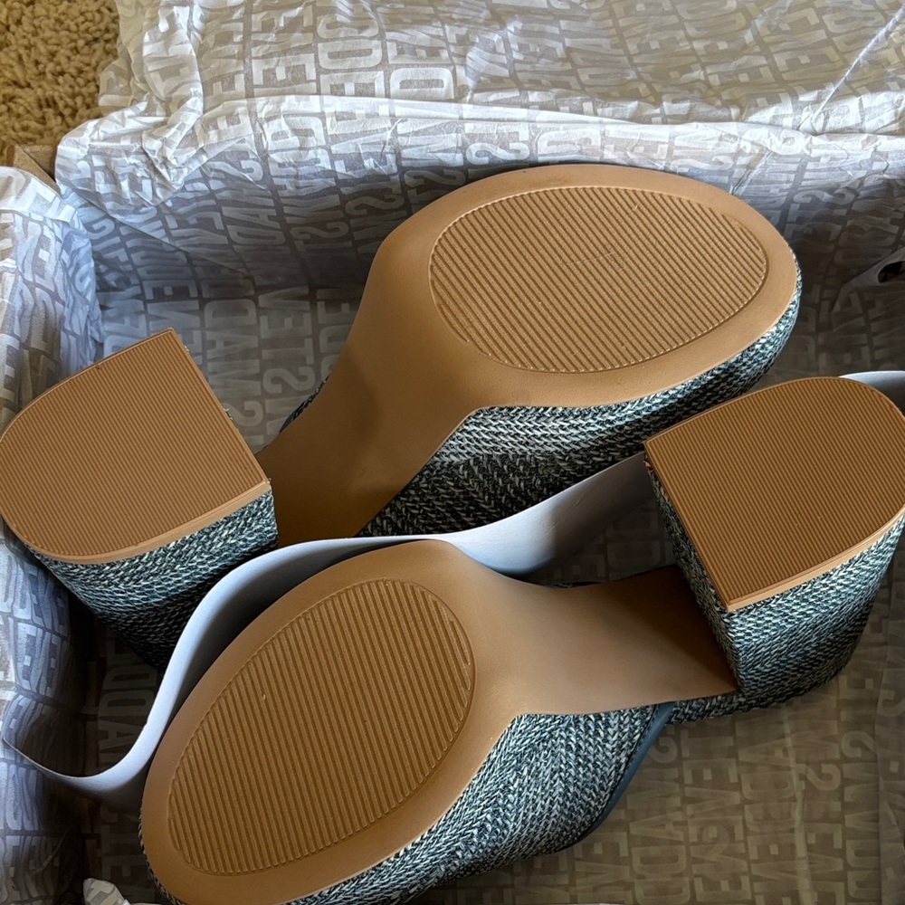 Steve Madden Textured Blue Women's Mules - Picture 10 of 10